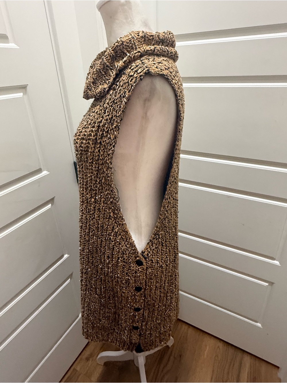 Free People. Valentina Chunky Sleeveless Tunic Sweater. Tan/Navy/White. Medium. - Picture 10 of 14